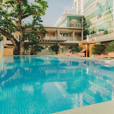 Ayala Mall 10Mins Walk Cebu City Apartment & Pool Екстер'єр фото